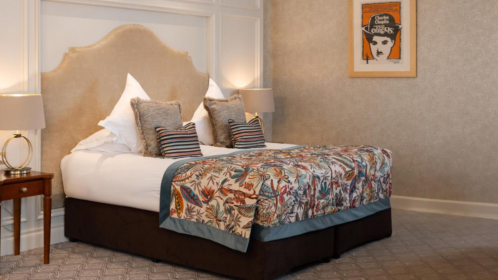 The Culloden Estate&Spa Holywood  Exterior foto A bed with a bed frame